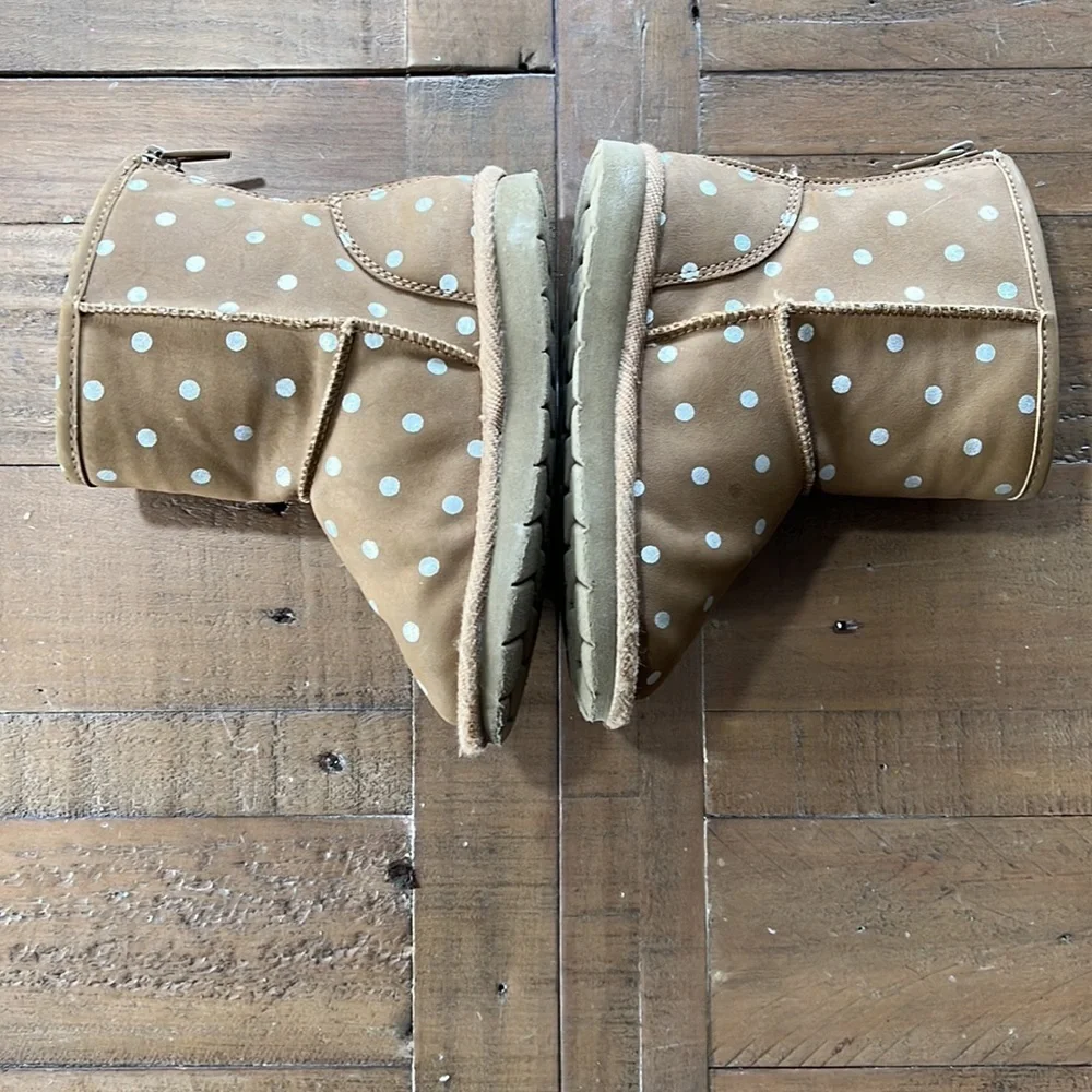 GAP tan silver